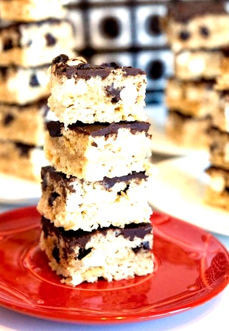 Recipe: Chocolate Chip Cookie Dough Marshmallow Stuffed Rice Krispie Bars