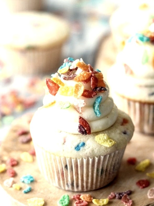 Recipe: Fruity Pebble Cupcakes